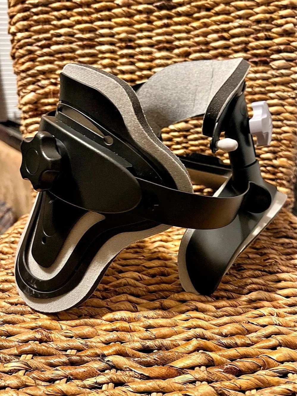 T UNBRANDED Neck Traction Device